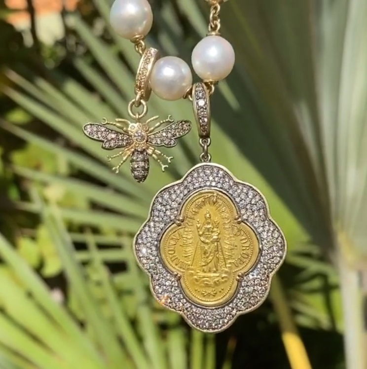 Classic Bee Pendant Black Rhodium